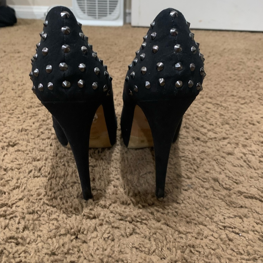 Black heels - Picture 3 of 4